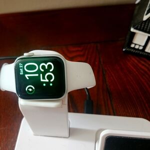 Apple series 6 watch 40mm charging stand